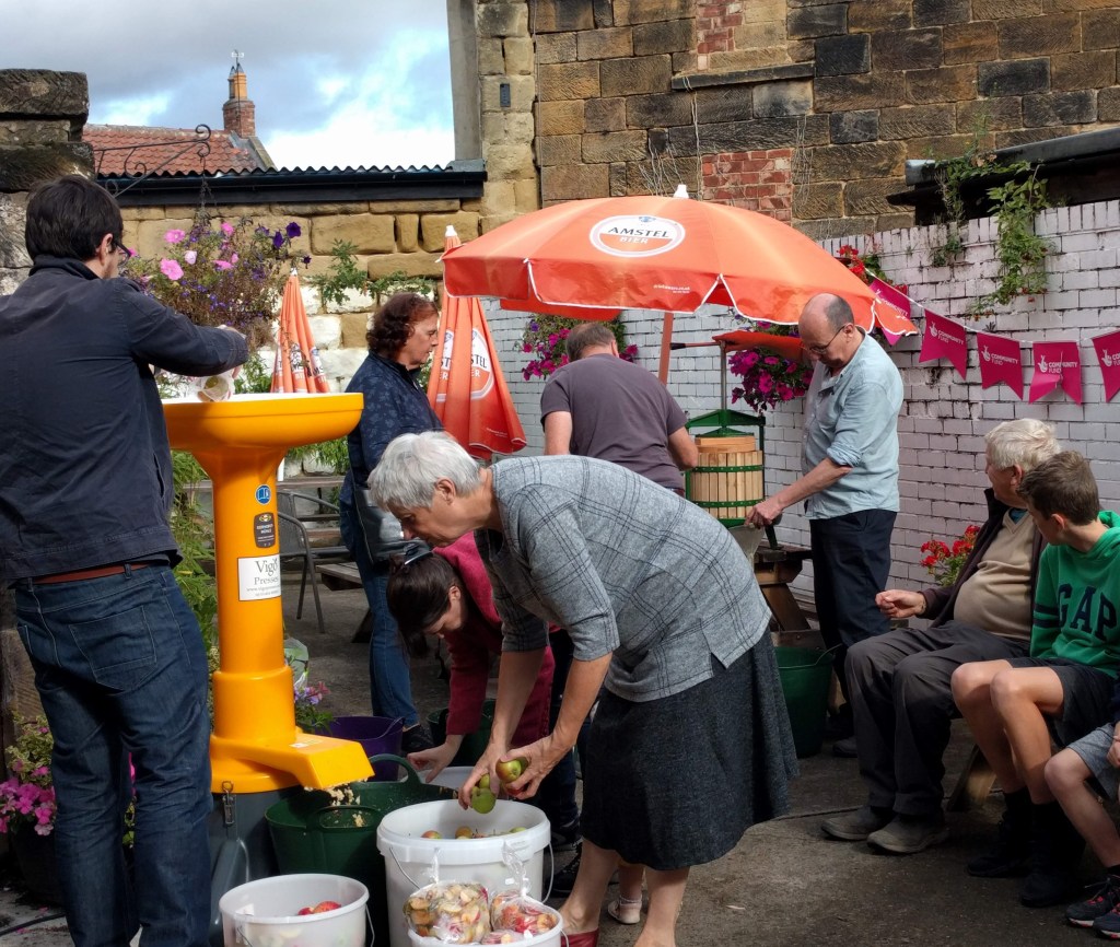 Apple pressing in action